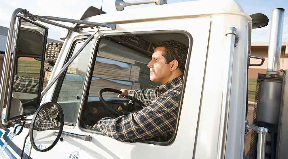 Sem Parar Empresas: homem exercendo a profissão caminhoneiro
