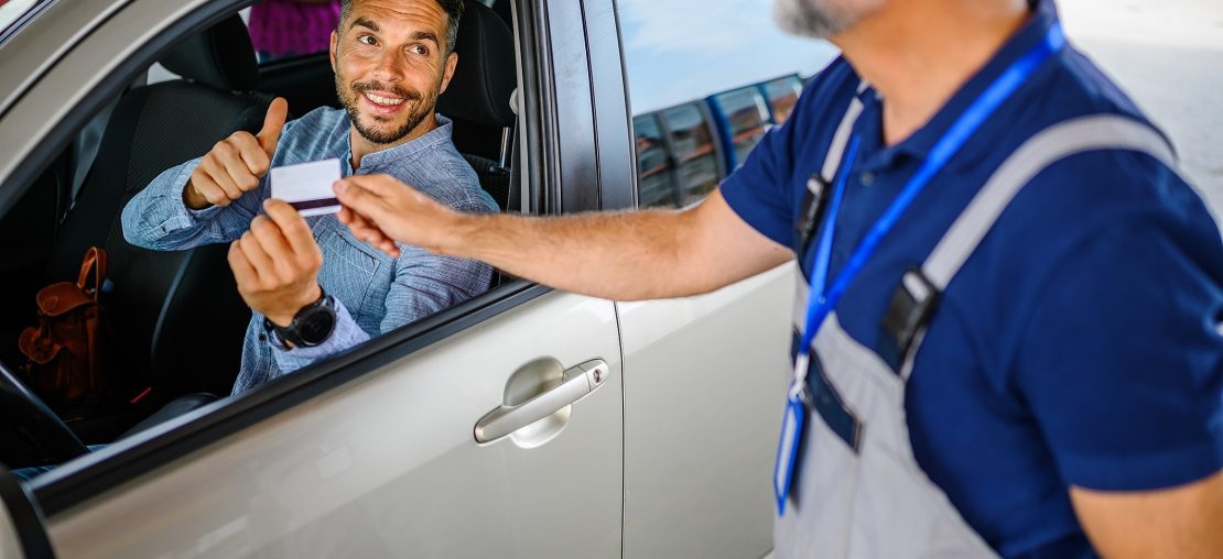 Sem Parar: Por que oferecer um cartão vale combustível no seu posto?
