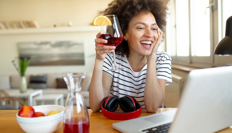 Sem Parar Empresas: Happy Hour online: saiba como engajar sua equipe