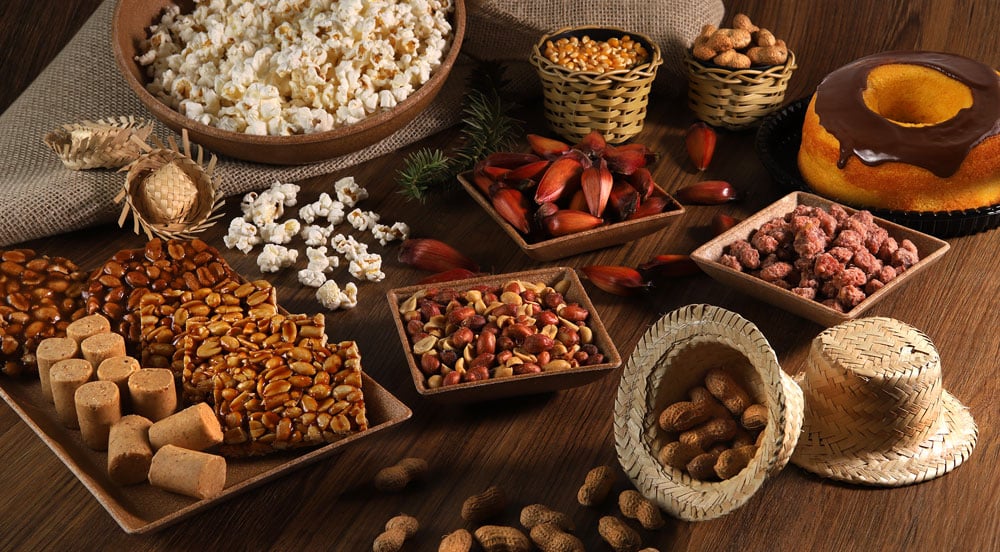 Sem Parar Empresas: mesa com comidas típicas de festa junina empresa