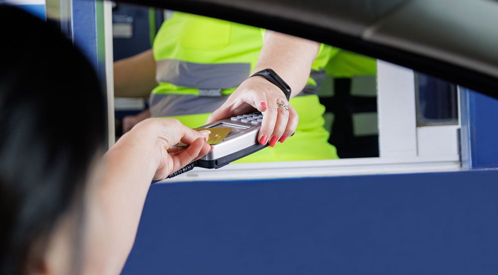 Como saber se pedágio aceita cartão e como pagar nestes casos?